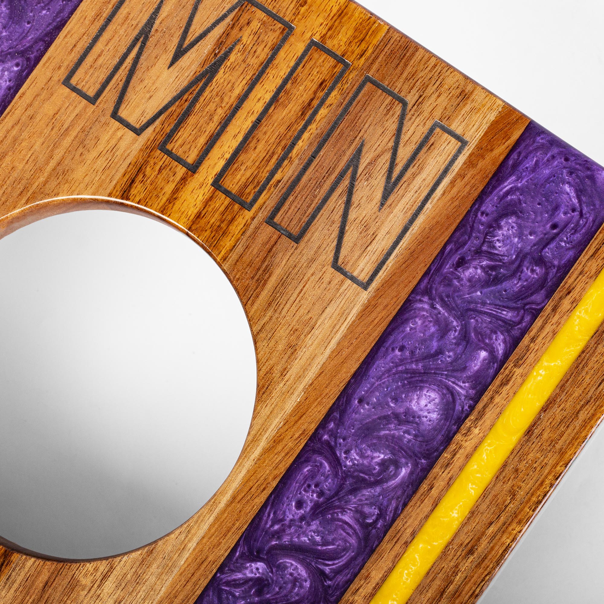 resin and 'MIN' engraving detail on a wooden 1x2 travel cornhole board
#color_minnesota