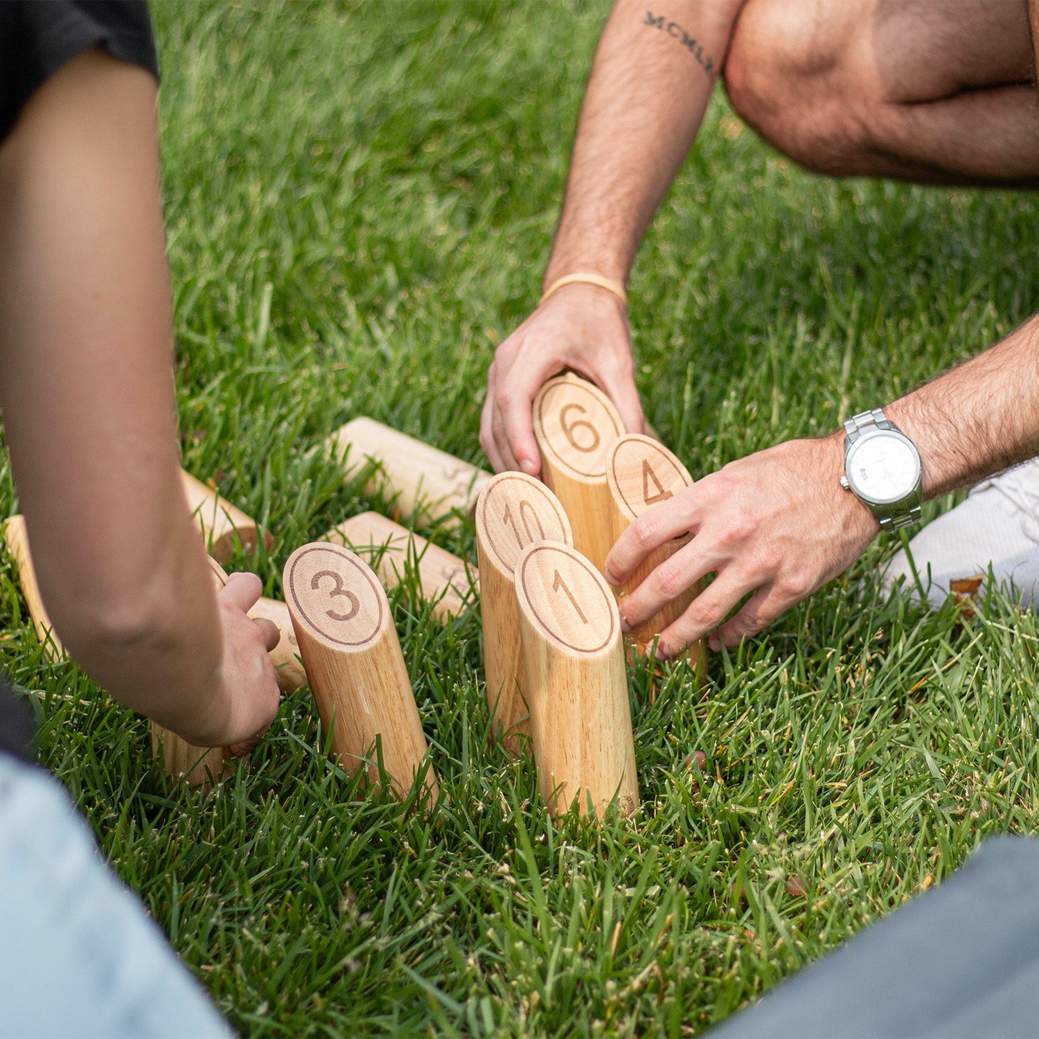 The Perfect Mölkky Party: Tips for Hosting an Unforgettable Yard Game Event - Elakai Outdoor