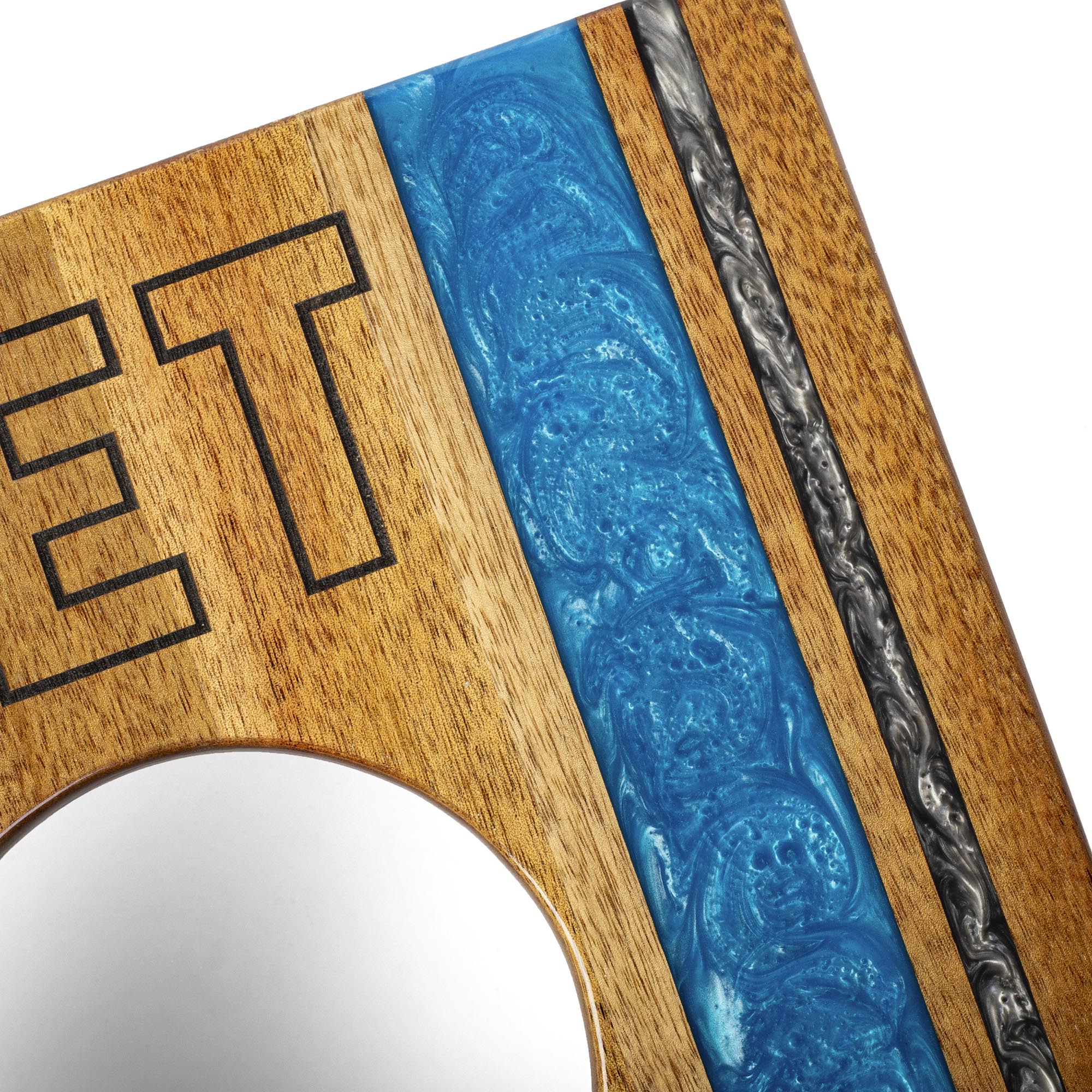 resin and 'DET' engraving detail on a wooden 1x2 travel cornhole board
#color_detroit
