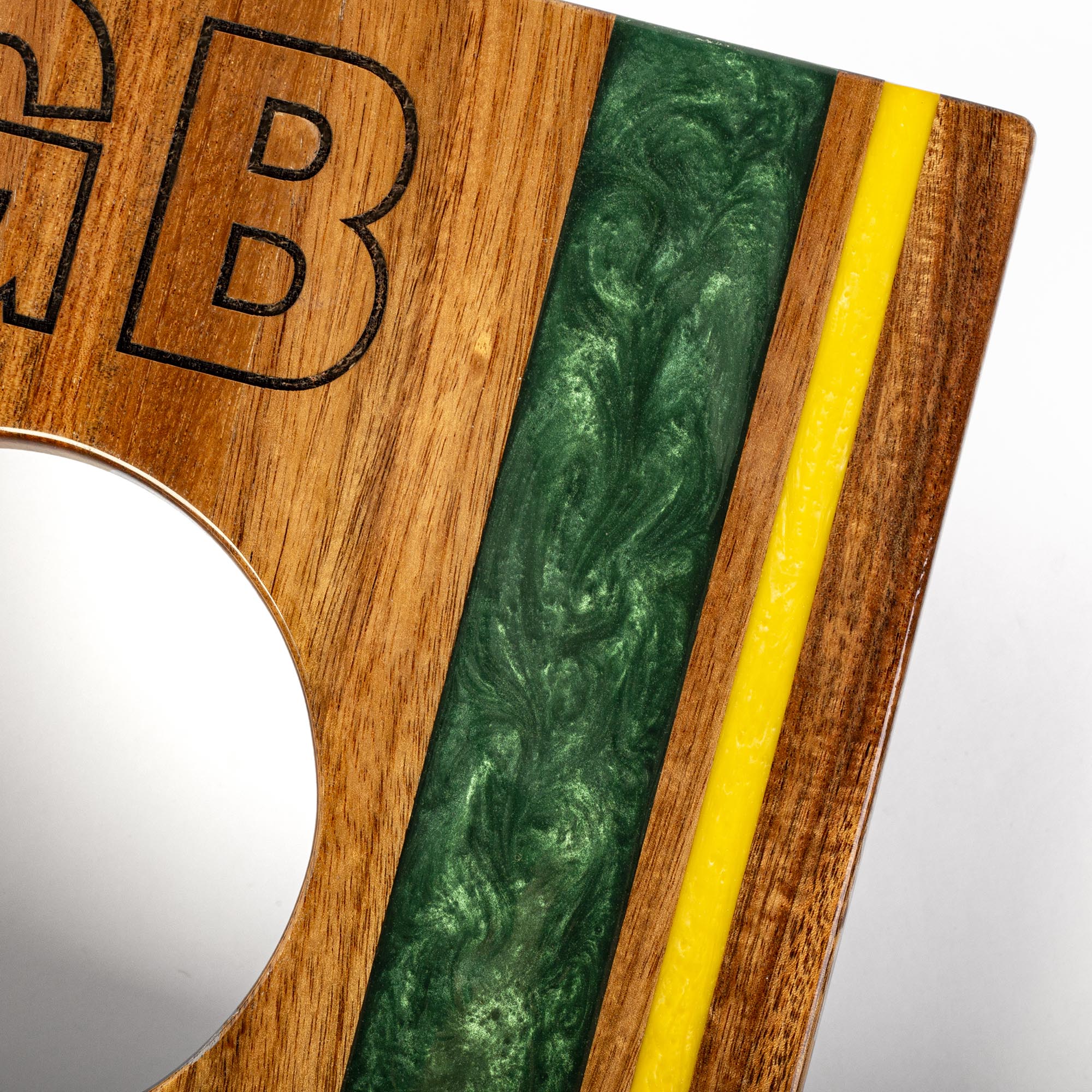 resin and 'GB' engraving detail on a wooden 1x2 travel cornhole board
#color_green bay