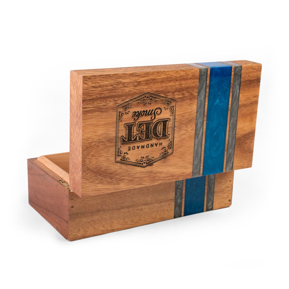 Handcrafted acacia hardwood cigar box with cedar-lined interior and hinged lid for premium cigar storage and organization by Elakai.

#color_detroit