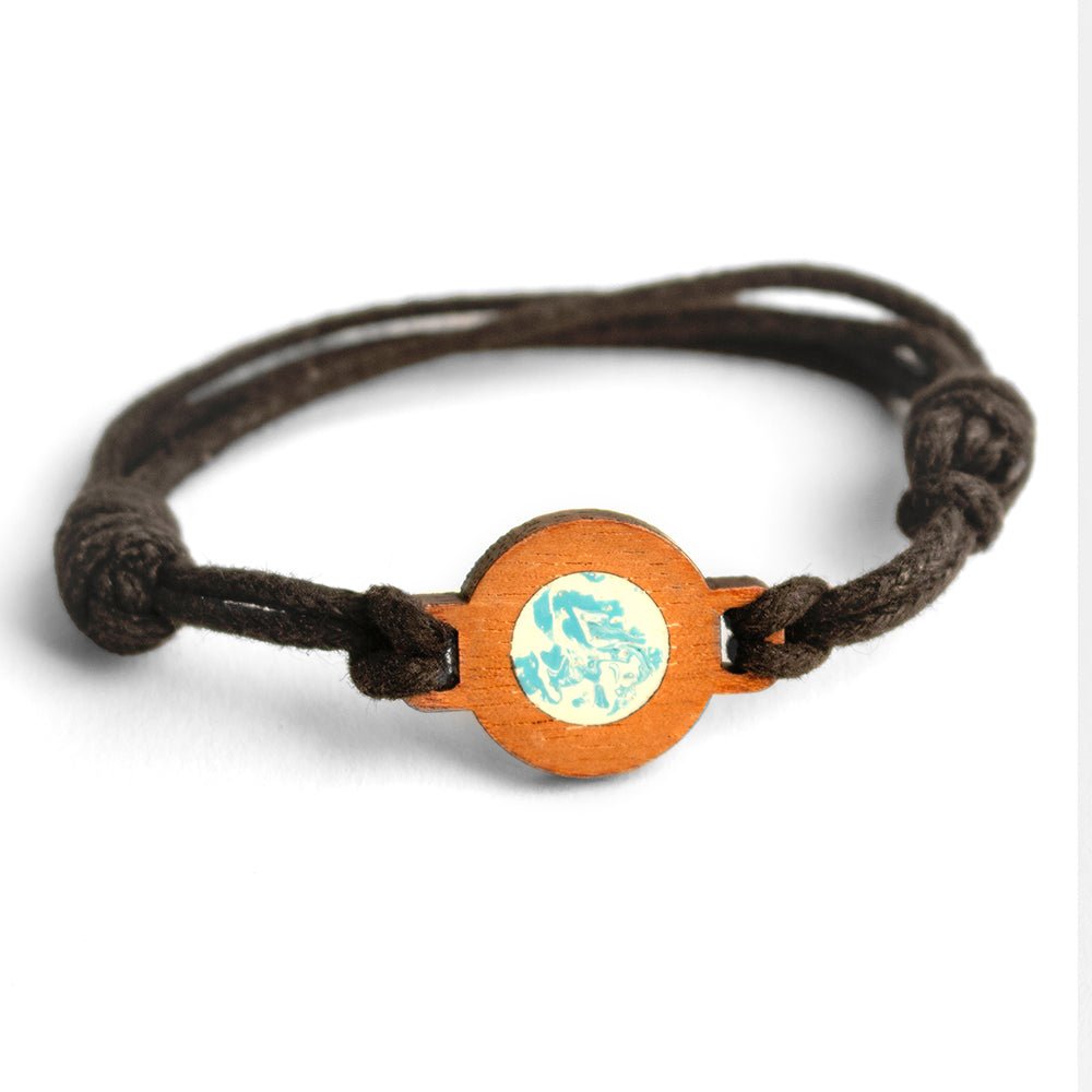 #color_white-and-blue-swirl